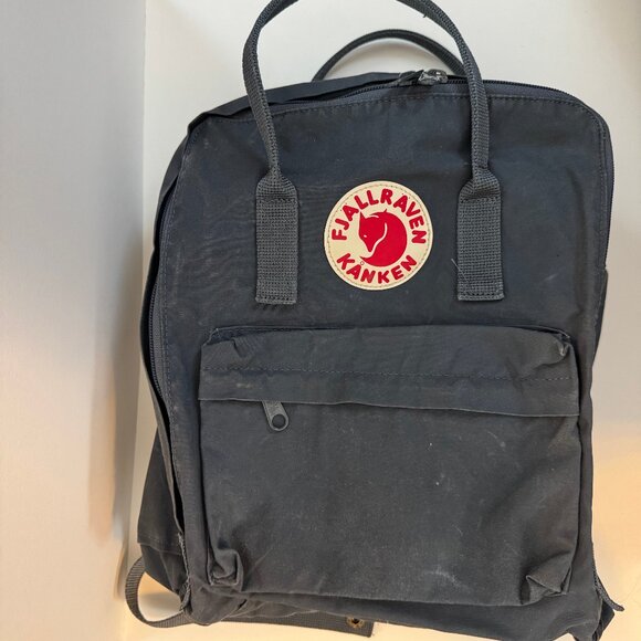 Fjallraven - Kanken Classic Everyday Backpack - Picture 1 of 8